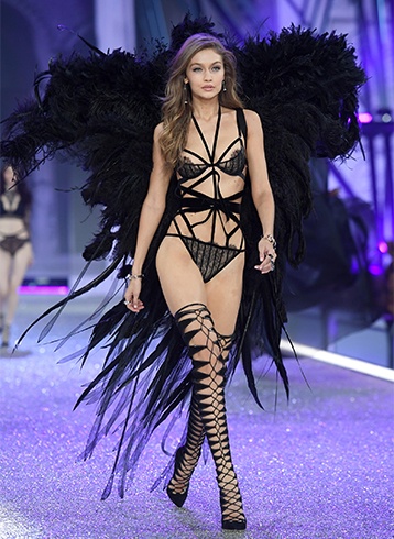 Gigi Hadid VS Fashion Show