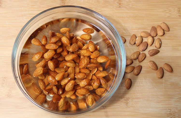 Benefits of soaked almonds