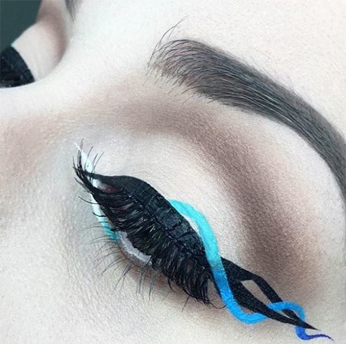 Bow Eyeliner