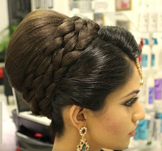 60+ Traditionelle indische Brautfrisuren für Ihre Hochzeit  