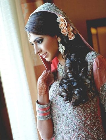 60+ Traditionelle indische Brautfrisuren für Ihre Hochzeit  