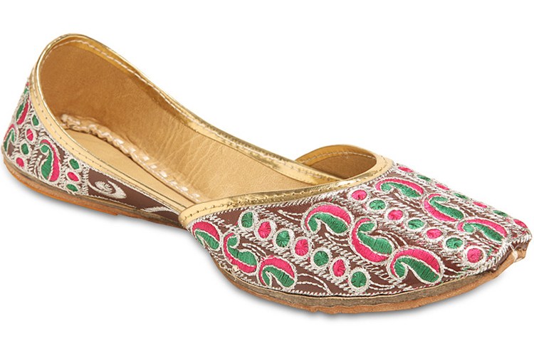 Add A Touch Of Ethnicity To The Feet With Traditional Juttis
