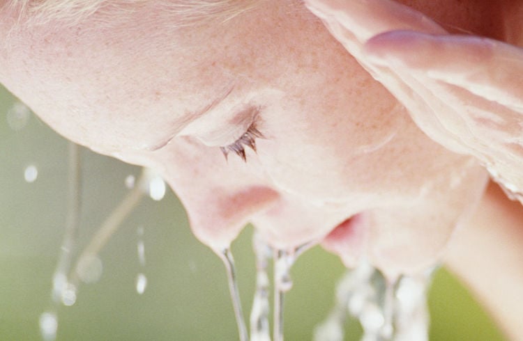 Carbonated water for skin