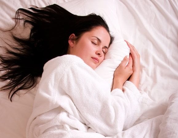 Go to bed with wet hair, sleeping with wet hair myth