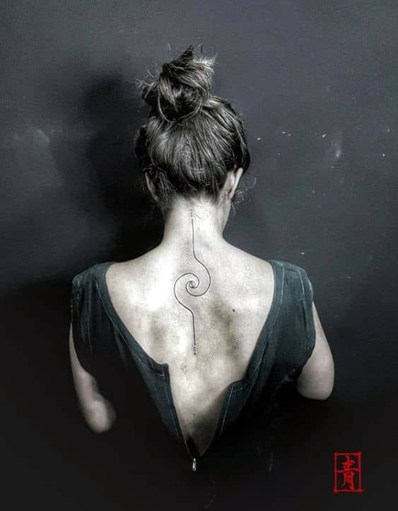 28 Sassy Tattoo Designs for the Spine
