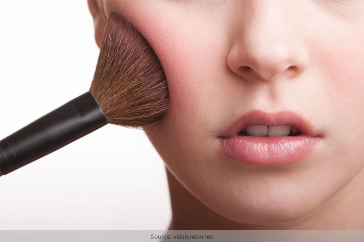 Dangers Of Dirty Makeup Brushes