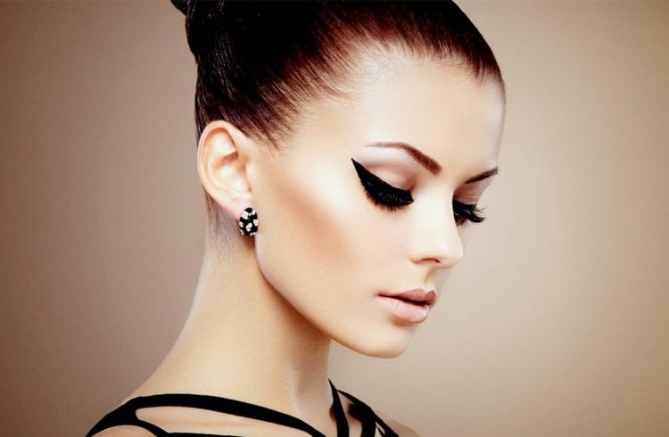 Cat Eye Makeup for woman