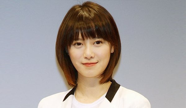 Cute Korean Short Haircut Layered Bob with Feathered Ends  Fringe    Hairstyles Weekly