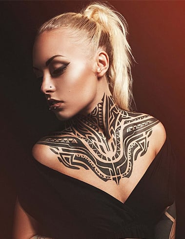 Neck Tattoo Designs: Helle Ideen für ein einzigartiges Tattoo!  