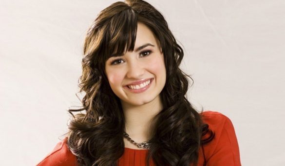 Demi fashion