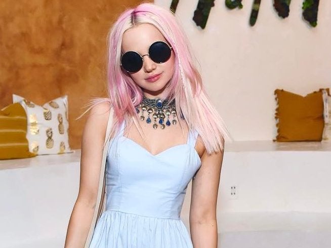 Dove Cameron pink hair