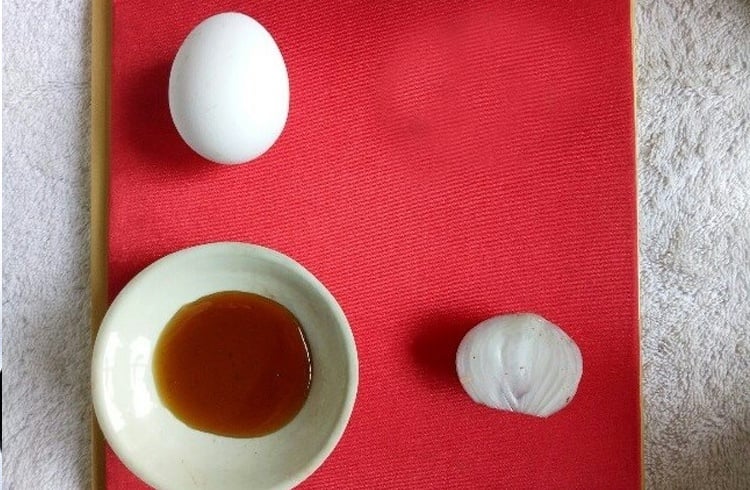 Egg Honey and Onion Juice Mask