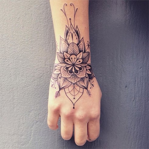 133 Trending Tattoos für Mädchen am Handgelenk, Hand, Schulter und mehr  