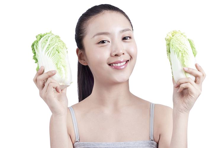 Women Are Putting Cabbage Leaves on Their Breasts