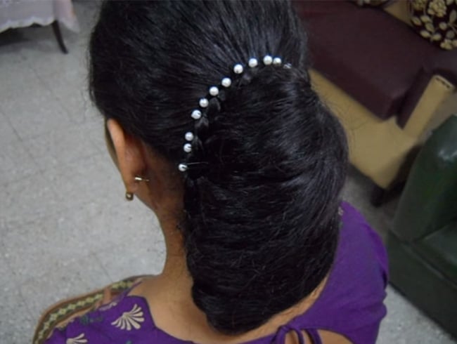 60+ Traditionelle indische Brautfrisuren für Ihre Hochzeit  