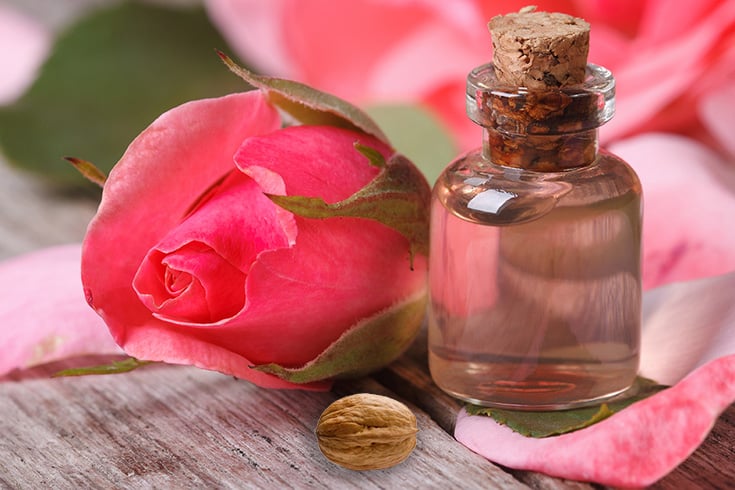 Walnut and Rose Water Face Pack