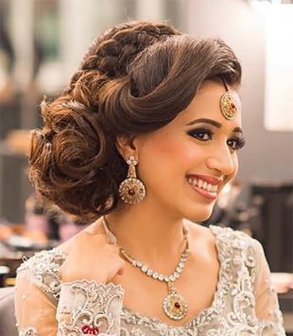 60+ Traditionelle indische Brautfrisuren für Ihre Hochzeit  