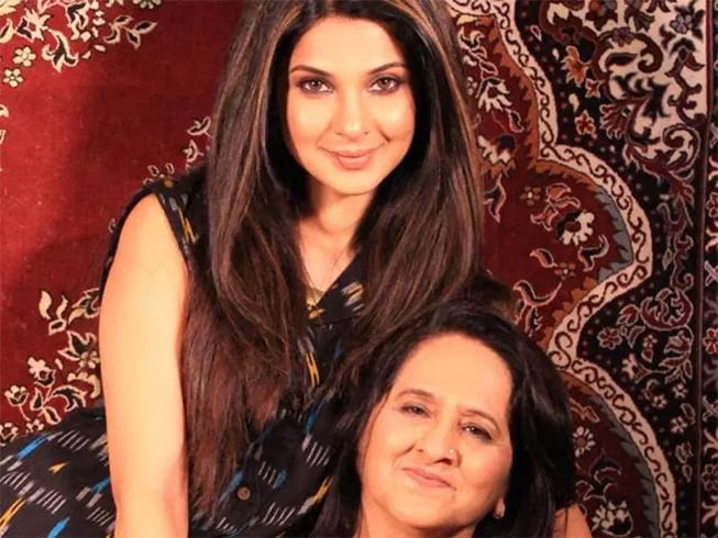 Jennifer Winget With Her Mother