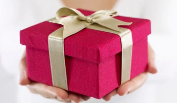 Give gifts to teenage girl