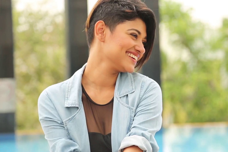 Oviya Biography