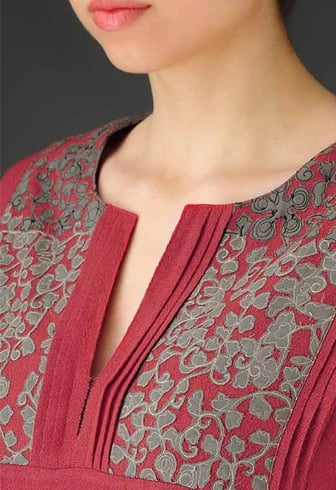 Patchwork type neck is looking nice | Kurti neck designs, Kurti embroidery  design, Kurta designs