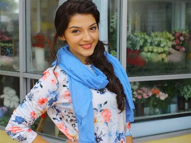 Mehrene Pirzada Without Makeup