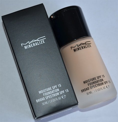 MAC Mineralize Moisture SPF 15 Foundation