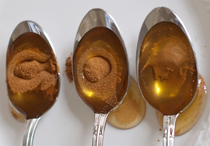 Cinnamon Powder and Honey