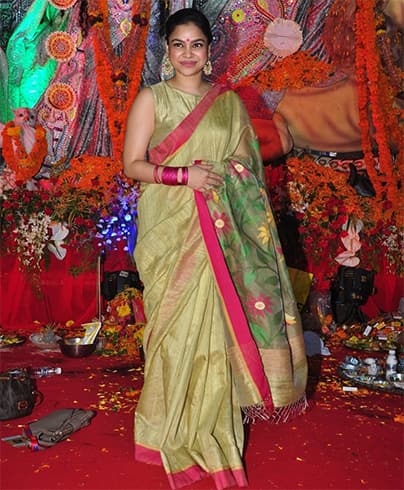 Sumona Chakravarti in Saree