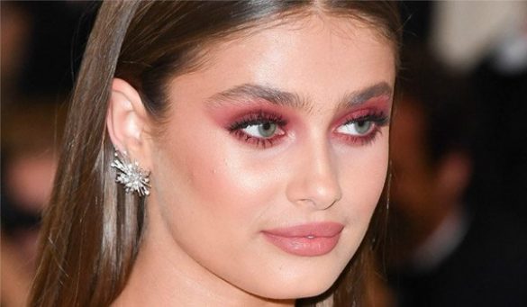 How to Wear Red Eyeshadow