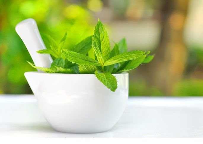 Haupthilfsmittel und Tricks, zum der glühenden Haut im Sommer zu erhalten Haupthilfsmittel und Tricks, zum der glühenden Haut im Sommer zu erhalten