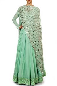 how to carry dupatta with shawl