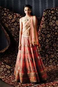 how to carry dupatta with shawl