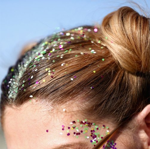 How to remove glitter from hair