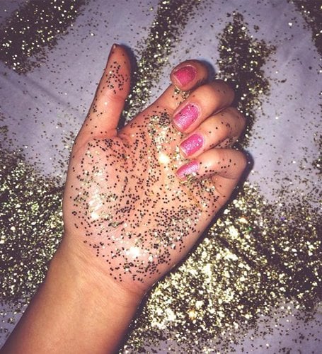 How to remove glitter from hands