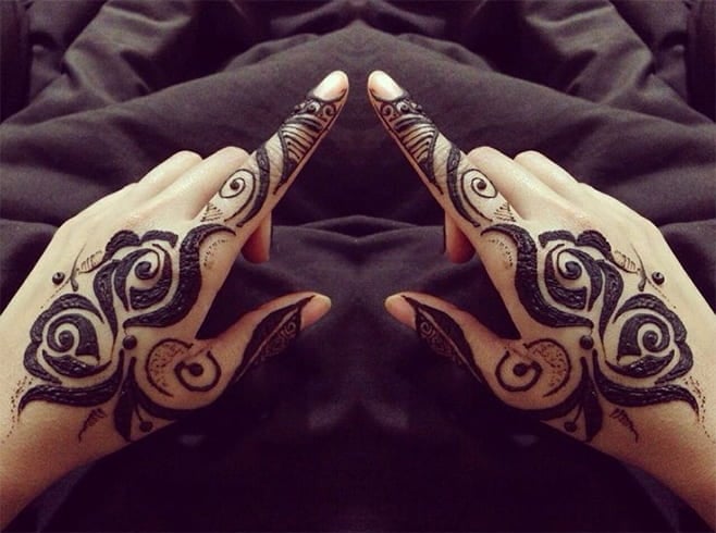 Dainty Rose Design For Fingers