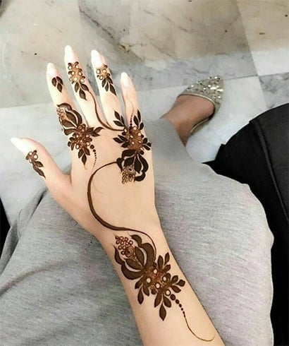 Simple Arabic Mehndi Rose Art