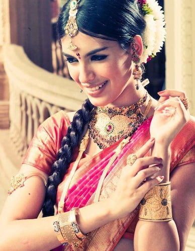 12 beliebte südindische Brautfrisuren 12 beliebte südindische Brautfrisuren