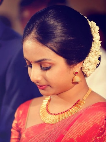 12 Popular South Indian Bridal Hairstyles