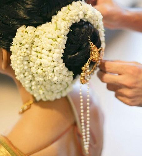 12 beliebte südindische Brautfrisuren 12 beliebte südindische Brautfrisuren