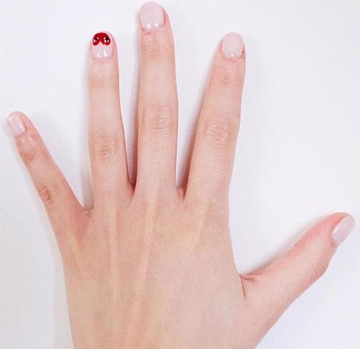 Erfahren Sie, wie Sie Ihre Nägel für eine perfekte Nailfie Pose  