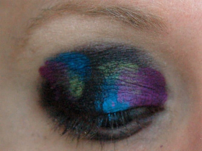 Probieren Sie das Galaxy Eye Makeup aus, um wie eine Weltraumprinzessin auszusehen!  