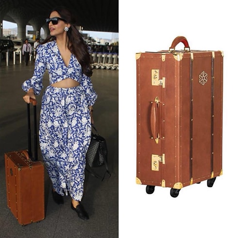 Sonam Kapoor Snapped at Airport