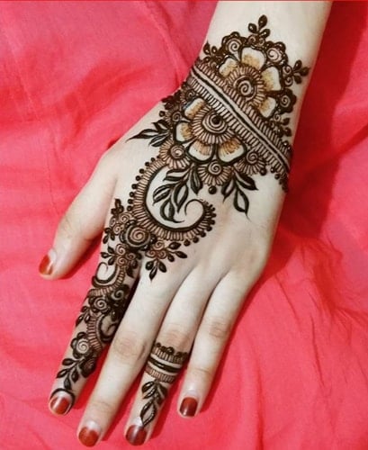 Diagonal Gujarati Mehndi Designs