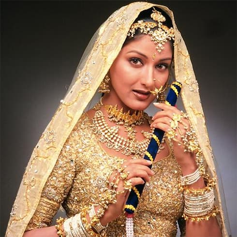 Sonali Bendres in Hum Saath Saath Hain