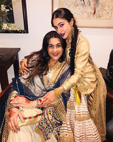 Sara Ali Khan With MoM Amrita Singh