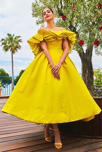 Sonam Kapoor in Ashi Studio