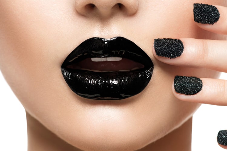 Ways To Flaunt A Black Lipstick