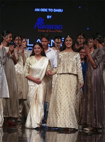 Mrunal Thakur for Aavaran Udaipur LFWWF 2019