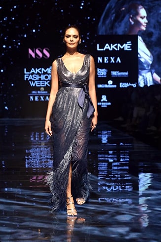 Esha Gupta LFWWF 2019